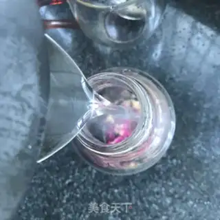 Make Rose-covered tea step 5