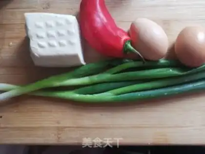 Make Little onion tofu fried eggs step 0