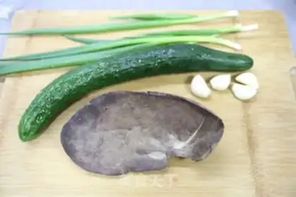 Make Coldly mixed with pig liver step 2