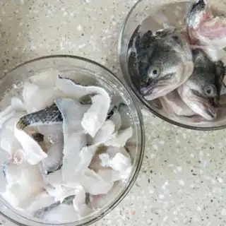 Make The gold soup and sour fish step 1