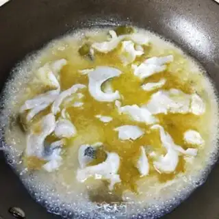 Make The gold soup and sour fish step 14