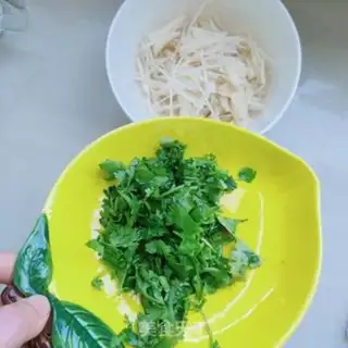 Make Golden fungus egg soup step 1