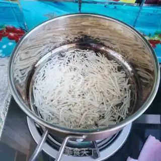 Make Golden fungus egg soup step 2