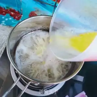Make Golden fungus egg soup step 6