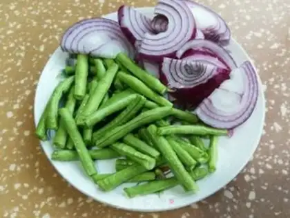Make Onion bean fried meat step 1