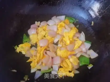 Make Onion fried eggs step 4