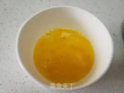 Make Four seasoned bean fried eggs step 1