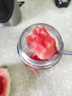 Make Watermelon freezes on milk step 2