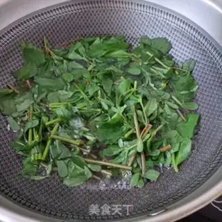 Make Fried eggs mixed with earth step 4