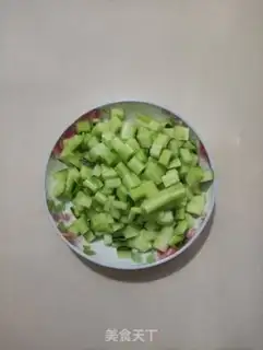 Make cucumber fried eggs step 1