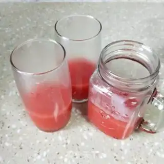 Make Watermelon freezes on milk step 9