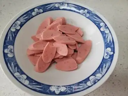 Make Four season beans with ham and sausage step 1