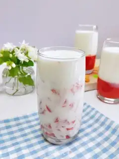 Make Watermelon freezes on milk step 13