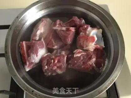 Make Poonmelon Belt Bones soup step 0