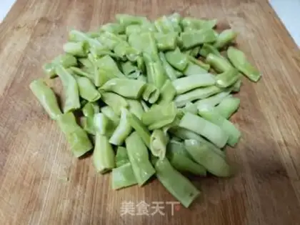 Make Four seasons of bean fried wood step 0