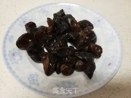 Make Four seasons of bean fried wood step 1