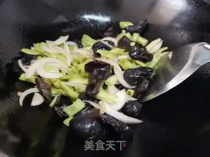 Make Four seasons of bean fried wood step 3