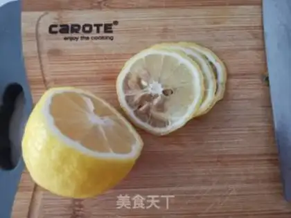 Make Bronco-cracker lemon honey water step 0
