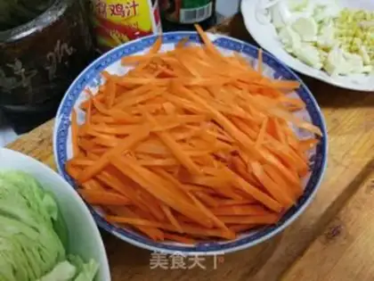 Make Five-shrimp noodles step 1