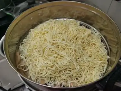Make Five-shrimp noodles step 4