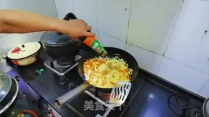 Make Five-shrimp noodles step 11