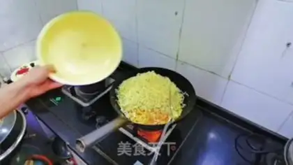 Make Five-shrimp noodles step 13