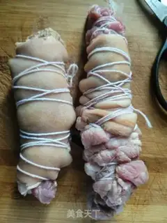 Make Burning pork elbows step 1