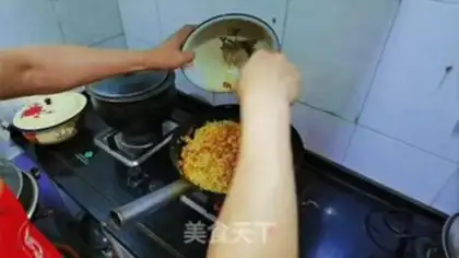 Make Five-shrimp noodles step 17
