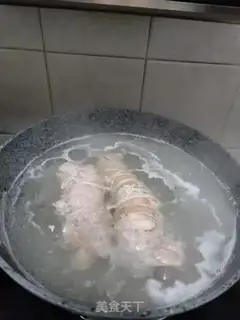 Make Burning pork elbows step 3