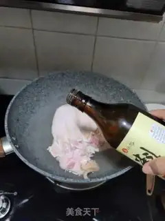 Make White pig ears step 1