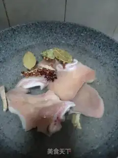 Make White pig ears step 3