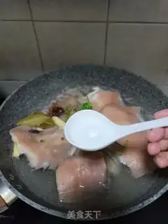 Make White pig ears step 5