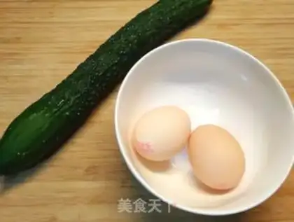 Make cucumber eggcake step 0