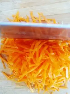 Make Shrimp vegetable pie step 4
