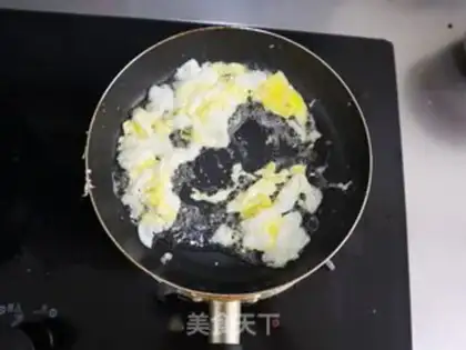Make Egg sauce with wide noodles step 2