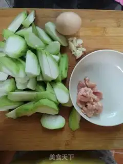 Make Egg-crawling melon soup step 1