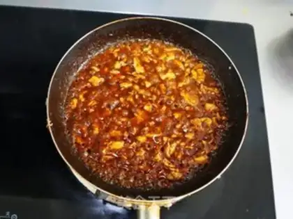 Make Egg sauce with wide noodles step 5