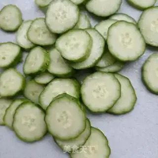 Make Celery cucumber juice step 1