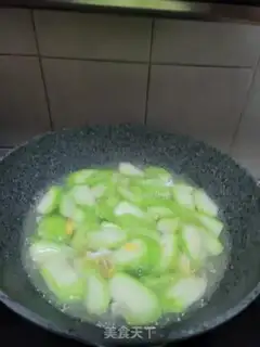 Make Egg-crawling melon soup step 6
