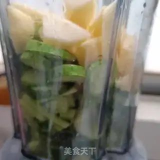 Make Celery cucumber juice step 4