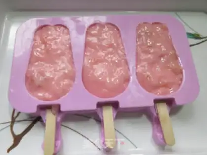 Make Strawberry jelly bar ice step 5