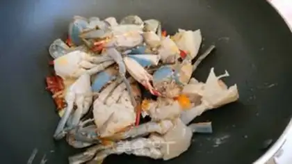 Make Spicy green crabs step 5