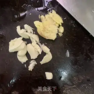 Make Garlic steamed fish heads step 0