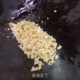 Make Garlic steamed fish heads step 1