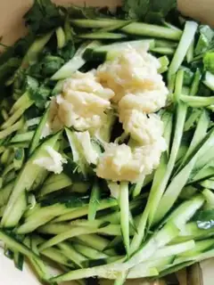 Make A cucumber in the cold sea step 5