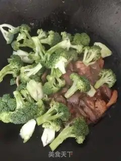 Make The broccoli scratches the heart of a pig step 6