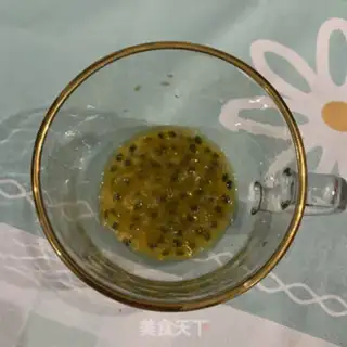 Make Bronze lemon honey water step 1