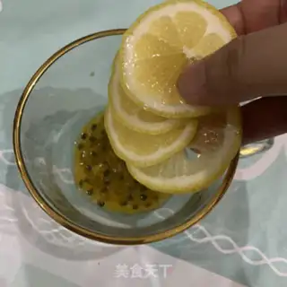 Make Bronze lemon honey water step 2