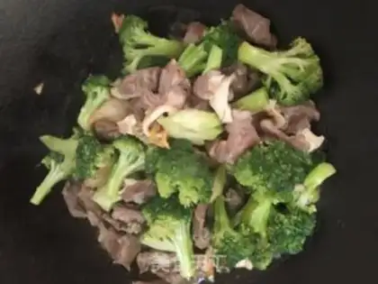Make The broccoli scratches the heart of a pig step 7