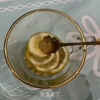 Make Bronze lemon honey water step 3